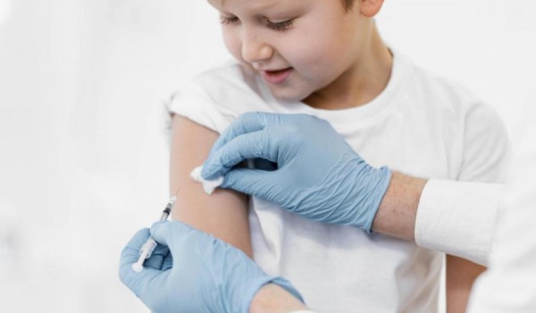 Sociedade de Pediatria recomenda nova vacina da dengue para crianças